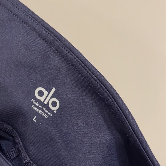 Alo Yoga Idol Legging - Picture 7 of 7